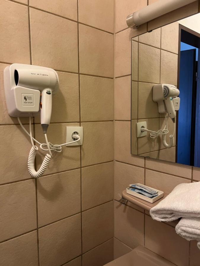 ホテル アム フルクハーフェン ケルン エクステリア 写真